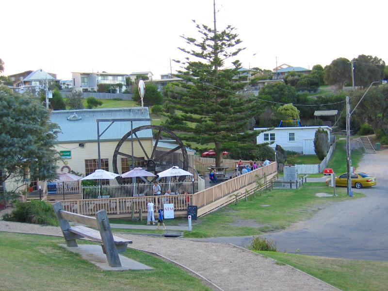 Lakes Entrance - Lake Tyers: Northerly view towards Waterwheel Beach Tavern