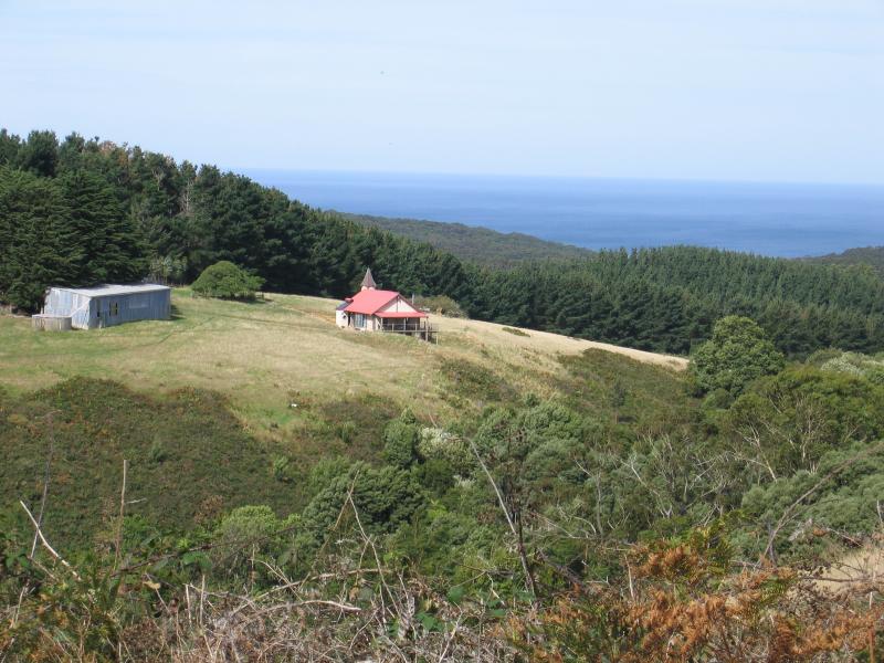 Lavers Hill - Scenery along Great Ocean Road near Yuulong: View down to coast from Yuulong