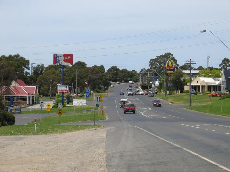 Leongatha - Anderson Street area - View south-east along Anderson St towards Shinger St and fast food outlets