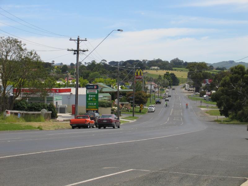 Leongatha - Anderson Street area: View north-west along Anderson St from Smith St