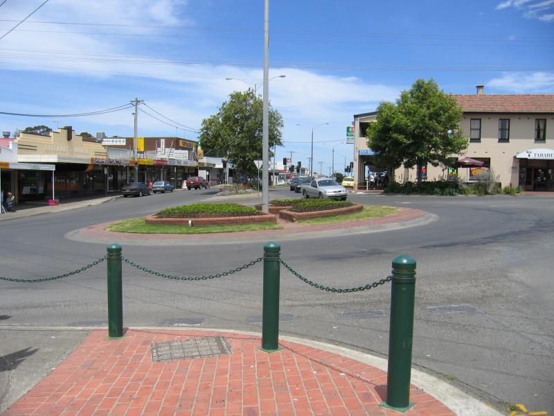 Leongatha - Commercial centre and shops - View south along Bair St at McCartin St