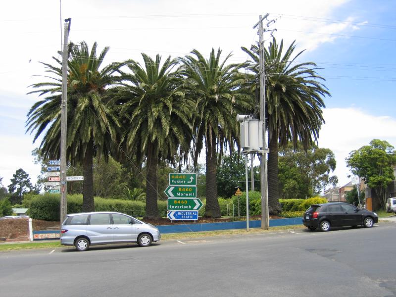 Leongatha - Commercial centre and shops: McCartin St at Anderson St