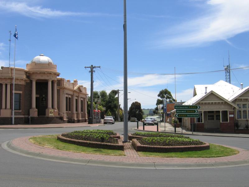 Leongatha - Commercial centre and shops - Memorial Hall and post office, view north-west along Michael Pl at McCartin St