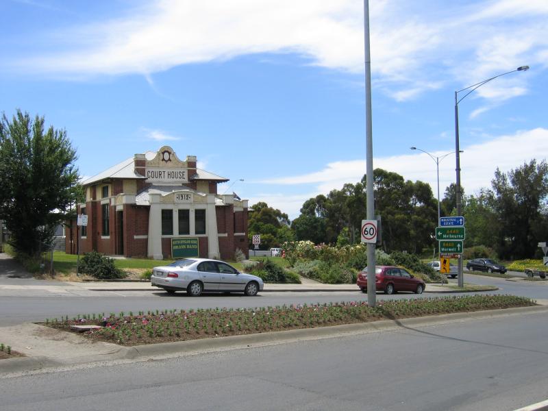 Leongatha - Commercial centre and shops: Court House, view north-east along McCartin St towards Anderson St