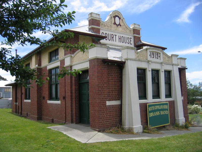 Leongatha - Commercial centre and shops: Court House, McCartin St