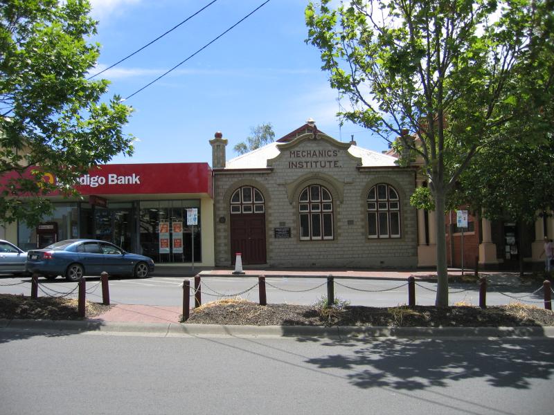 Leongatha - Commercial centre and shops: Mechanics Institute, McCartin St between Michael Pl and Peart St