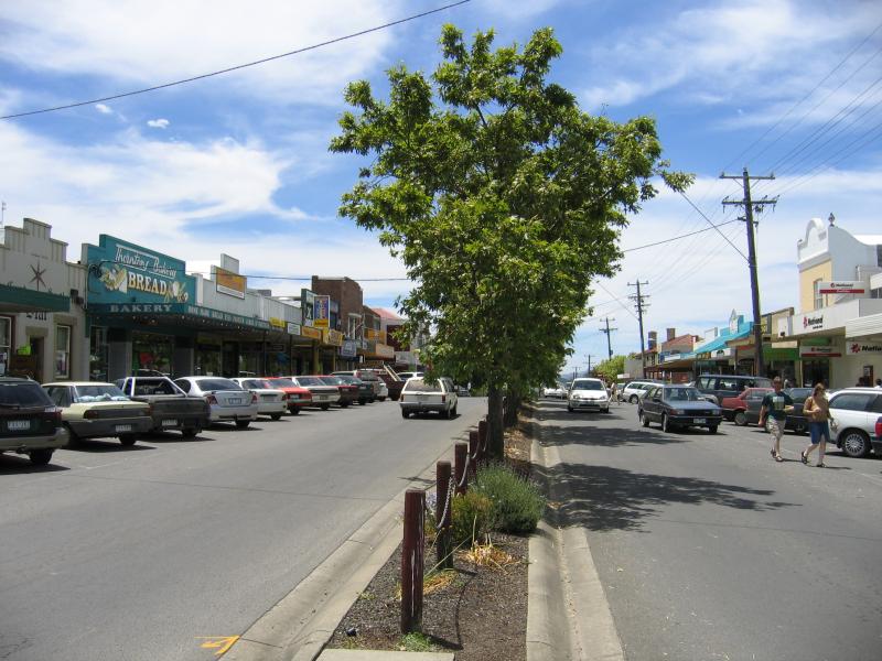 Leongatha - Commercial centre and shops - View north-east along McCartin St between Bruce St and Bair St