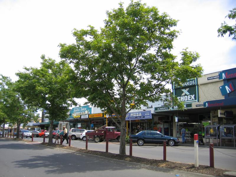 Leongatha - Commercial centre and shops: Shops, McCartin St between Michael Pl and Peart St