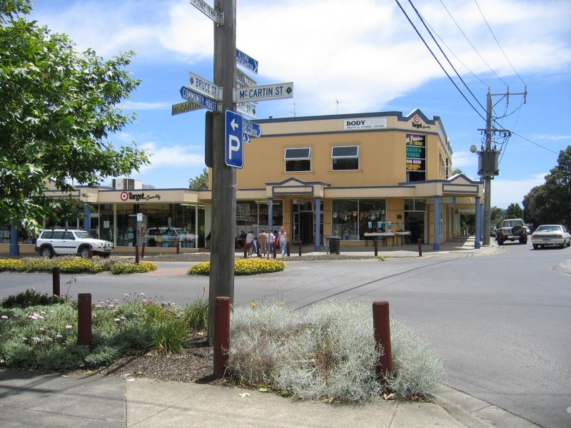 Leongatha - Commercial centre and shops: Shops corner McCartin St and Peart St
