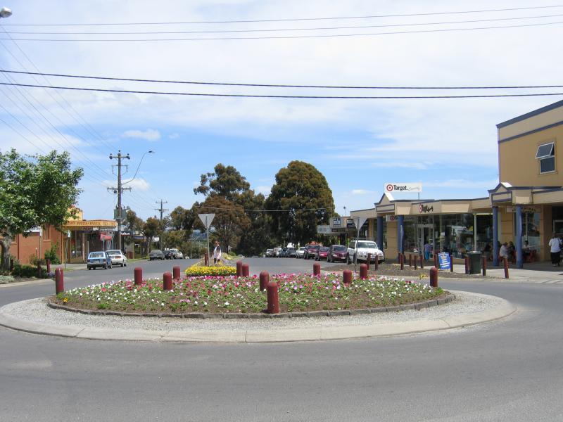 Leongatha - Commercial centre and shops - View south-west along McCartin St at Bruce St