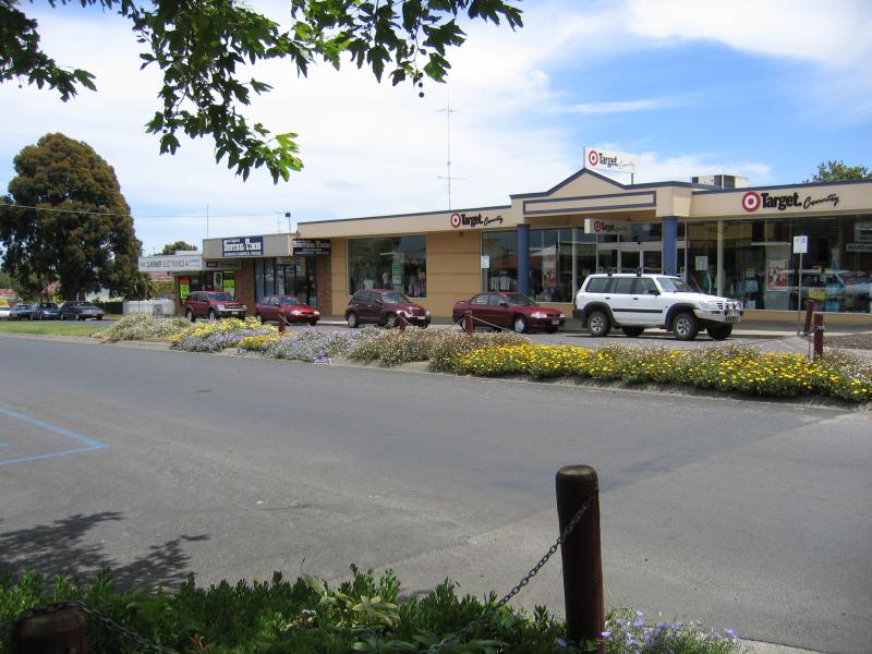 Leongatha - Commercial centre and shops: View south-west along McCartin St between Peart St and Watt St