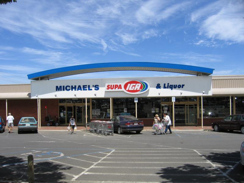Leongatha - Commercial centre and shops: Supa IGA Supermarket, Bruce St at Lardner Pl