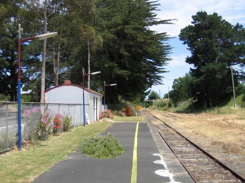 Leongatha - Railway station: View south along railway station platform
