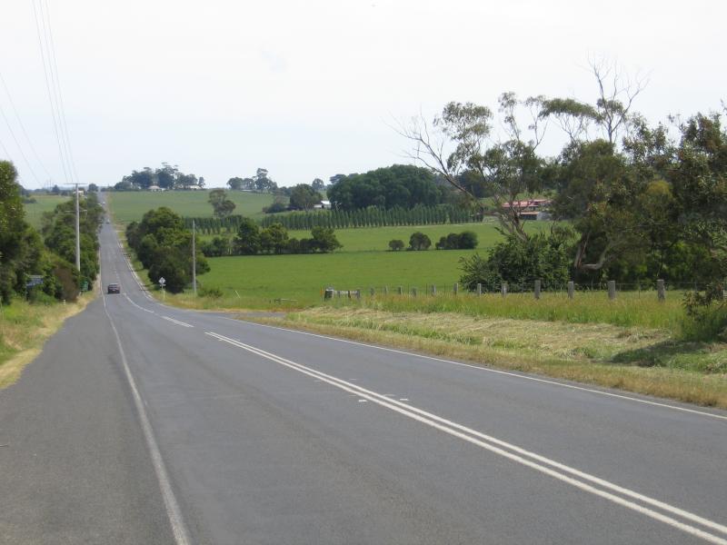 Leongatha - Around town: View south-west along Bass Highway (south of town) towards Anderson Rd