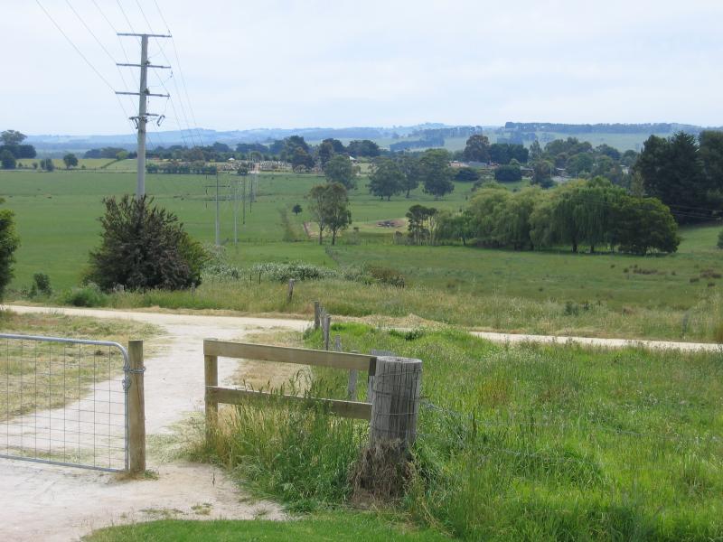 Leongatha - Around town: View west across Great Southern Rail Trail from corner of Parr St and Greenwood Pde