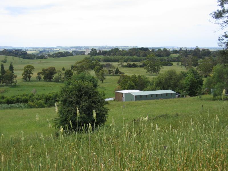 Leongatha - Around town: View north, South Gippsland Highway, 2 km north of town