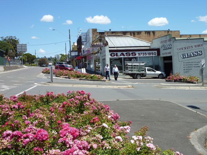 Lilydale - Shops and commercial centre, Main Street: View west along Main St at Castella St