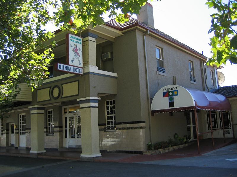 Lilydale - Shops and commercial centre, Main Street: Olinda Creek Hotel, north side of Main St