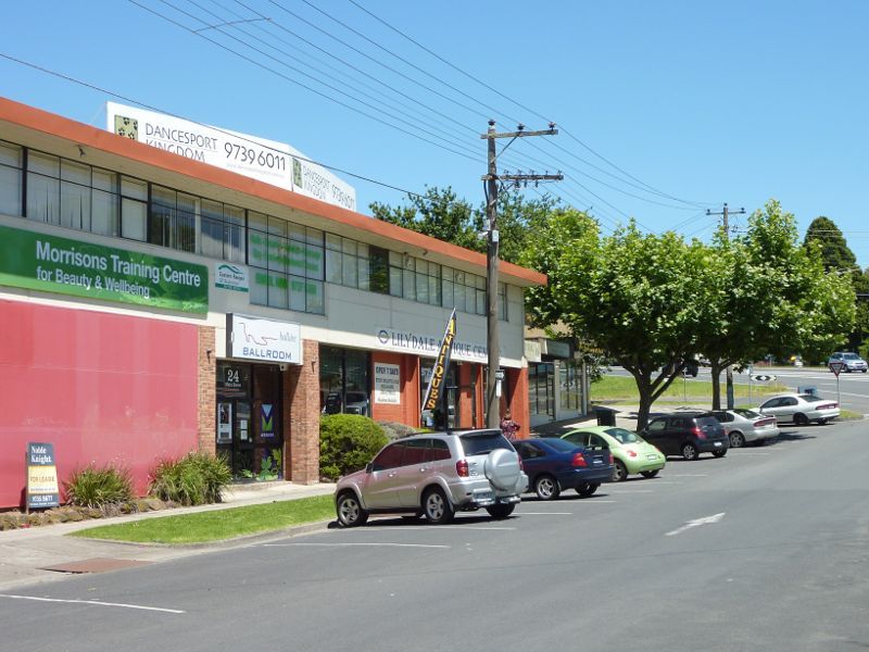 Lilydale - Shops and commercial centre, Main Street: View west along Main St towards Cave Hill Rd