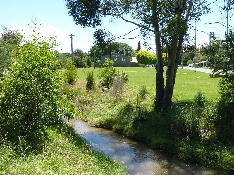 Lilydale - Lilydale Recreation Reserve, off Main Street and Chapel Street: Northerly view through reserve from footbridge at Main St