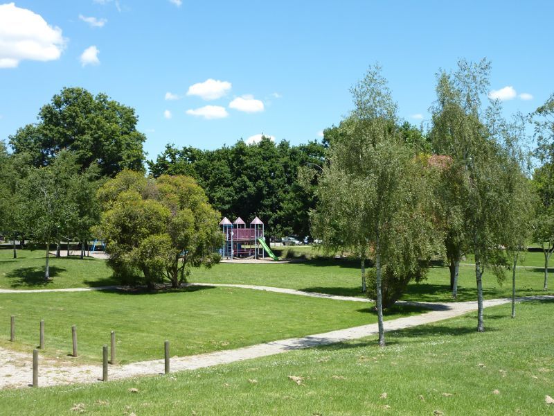 Lilydale - Melba Park, Castella Street: View through park towards playground