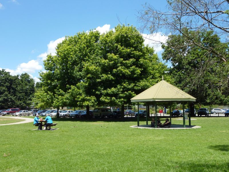 Lilydale - Melba Park, Castella Street: Rotunda facing Market St