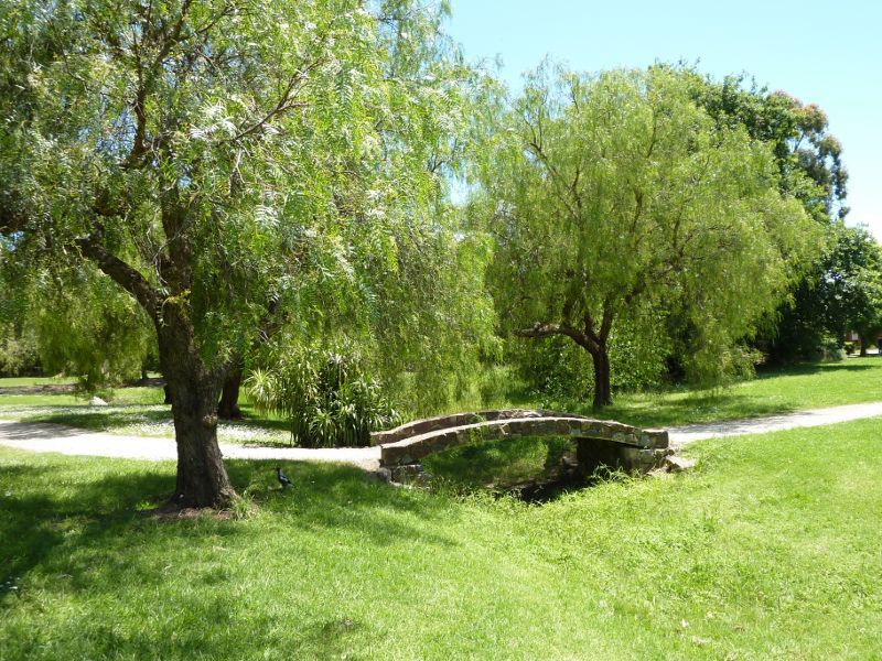 Lilydale - Melba Park, Castella Street: Footbridge
