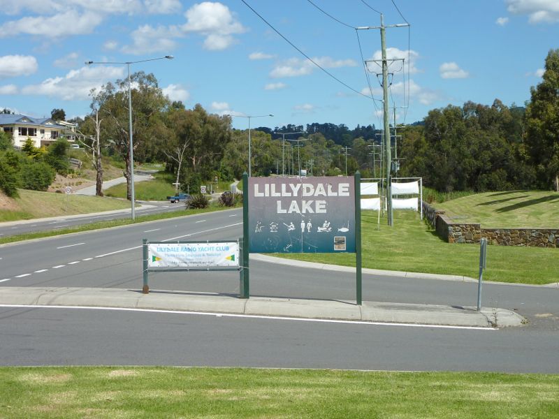 Lilydale - Lillydale Lake Park, Swansea Road: Main entrance to Lillydale Lake Park, Swansea Rd