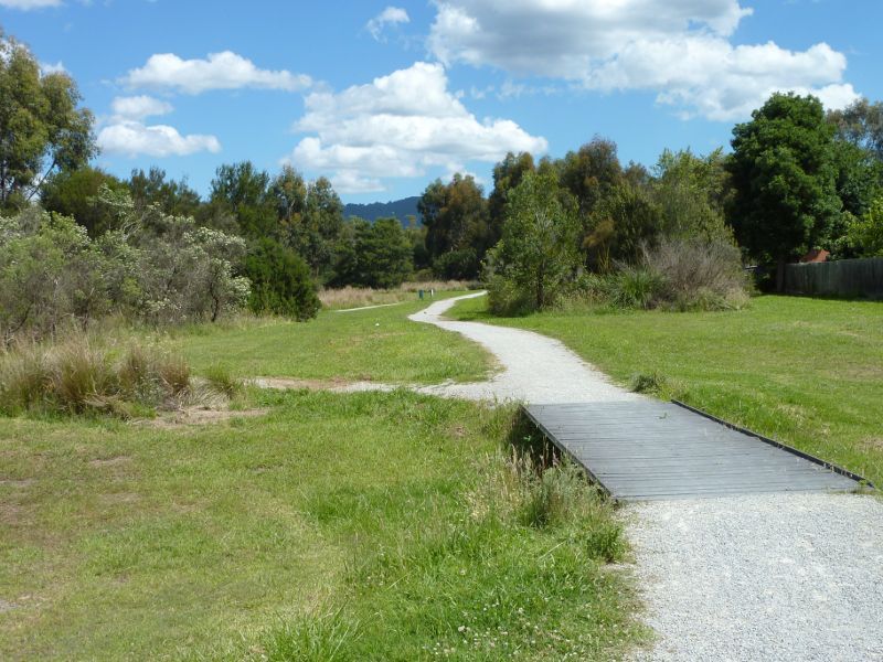 Lilydale - Hull Road Wetlands, Lakeview Drive: Pathway along western edge of wetlands