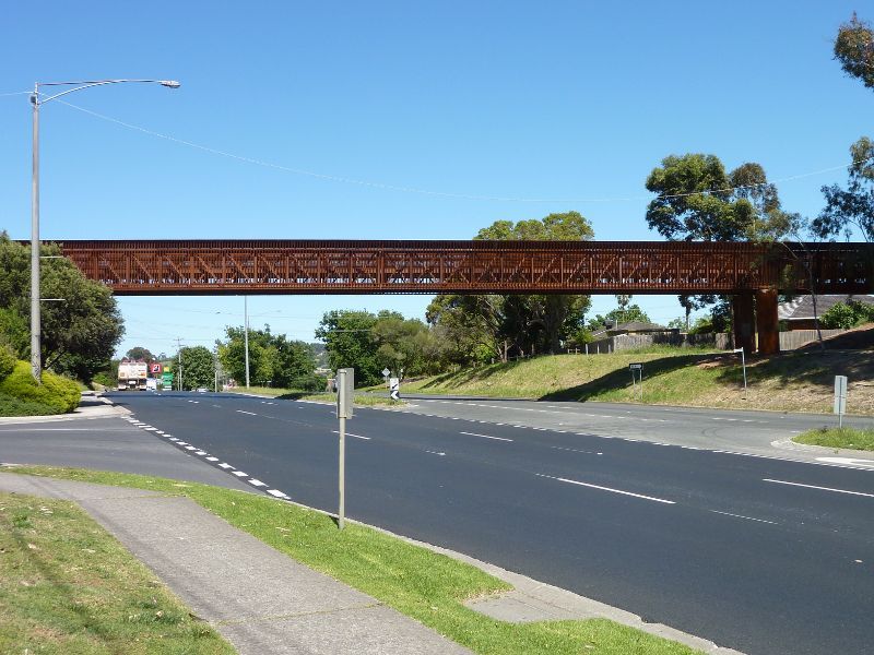 Lilydale - Lilydale to Warburton Rail Trail: View south-west along Maroondah Hwy towards rail trail bridge at Queen Rd