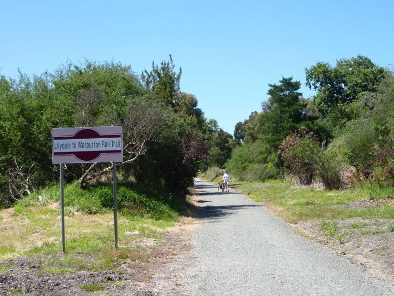 Lilydale - Lilydale to Warburton Rail Trail: Pathway south of bridge over Maroondah Hwy