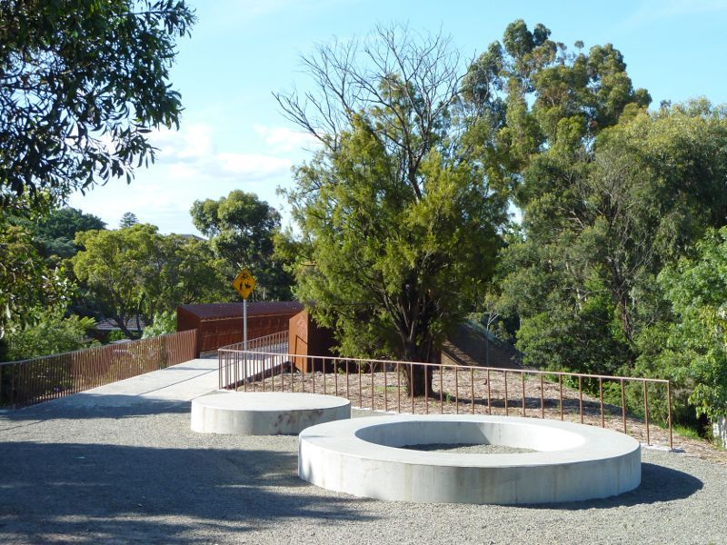 Lilydale - Lilydale to Warburton Rail Trail: Southern end of bridge over Maroondah Hwy