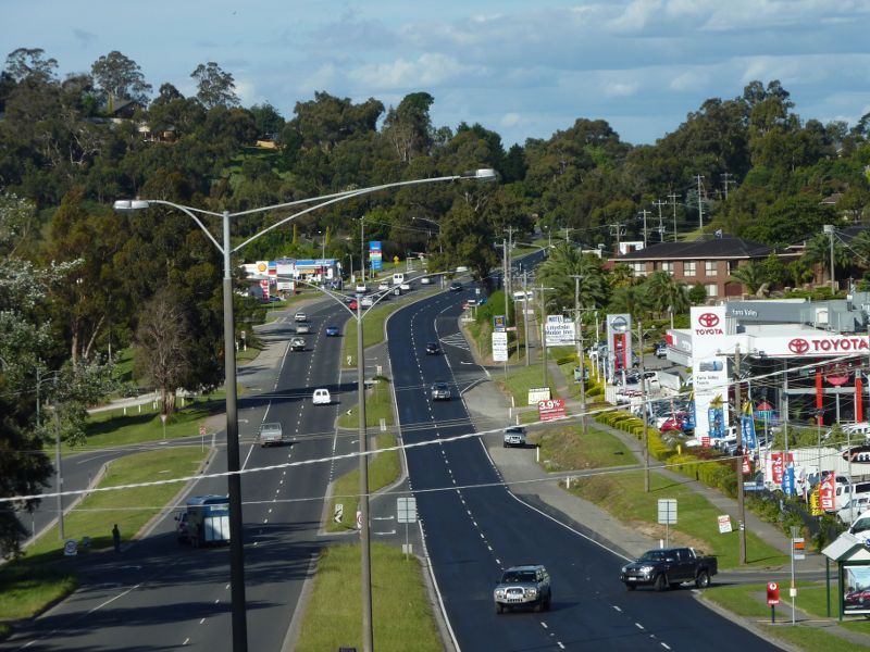 Lilydale - Lilydale to Warburton Rail Trail: View north-east along Maroondah Hwy from rail trail bridge