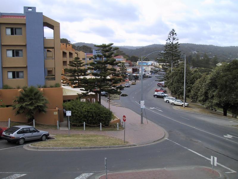 Lorne - Commercial centre and shops, Mountjoy Parade: View north along Mountjoy Pde from Lorne Hotel at Bay St