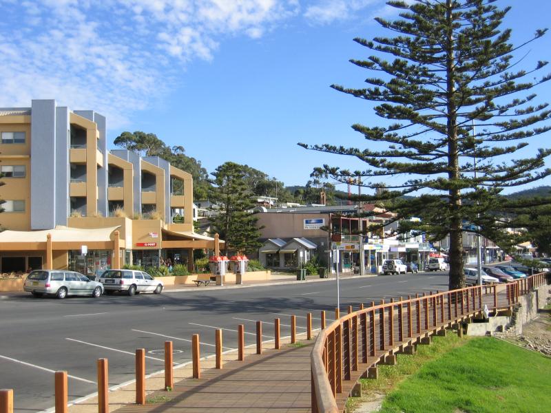 Lorne - Commercial centre and shops, Mountjoy Parade: View north along Mountjoy Pde between Bay St and William St