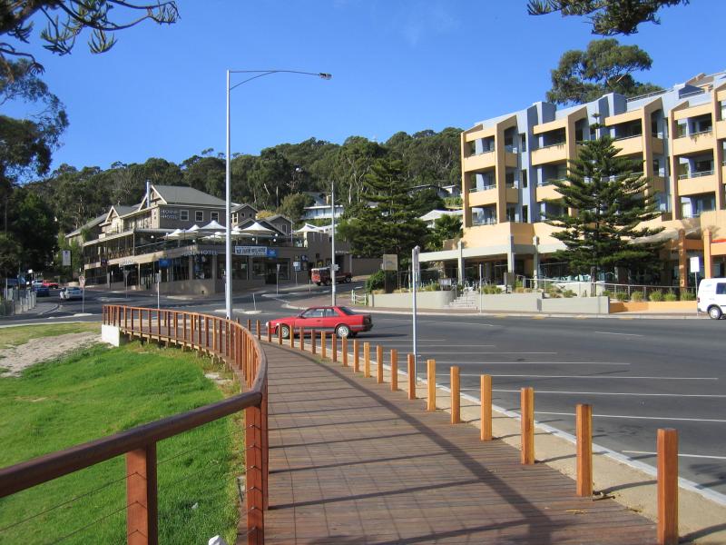 Lorne - Commercial centre and shops, Mountjoy Parade: View south along Mountjoy Pde towards Bay St