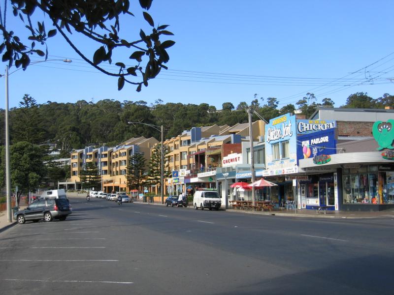 Lorne - Commercial centre and shops, Mountjoy Parade: View south along Mountjoy Pde at William St