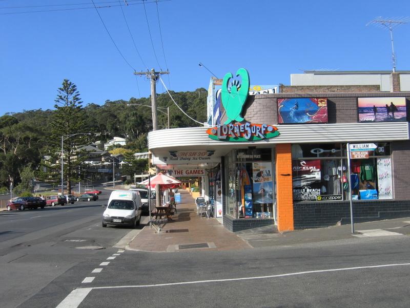 Lorne - Commercial centre and shops, Mountjoy Parade - View south along Mountjoy Pde at William St