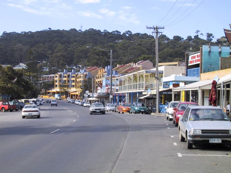 Lorne - Commercial centre and shops, Mountjoy Parade - View south along Mountjoy Pde towards William St