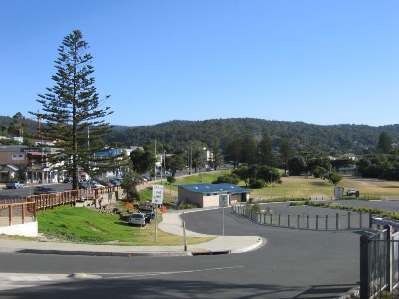 Lorne - Main beach and foreshore area: View north along foreshore from opposite Bay St