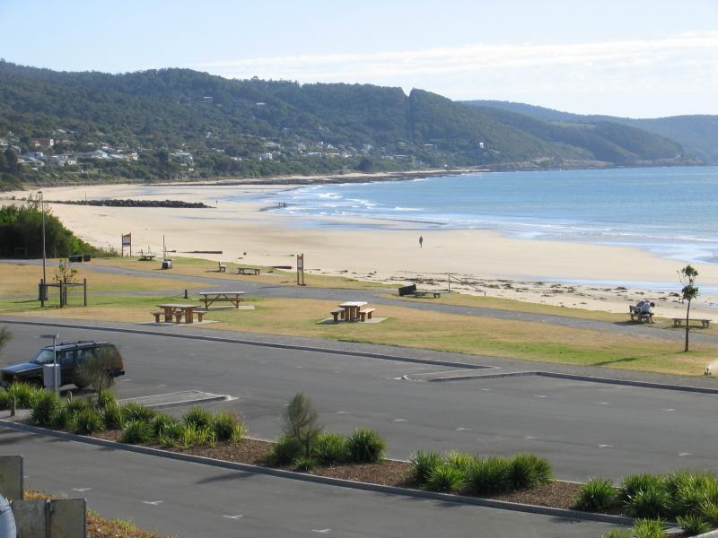 Lorne - Main beach and foreshore area: View north along foreshore and towards beach from opposite Bay St