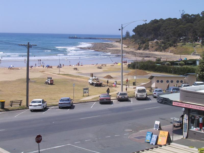 Lorne - Main beach and foreshore area: View down to beach and towards Point Grey from Mountjoy Pde at William St