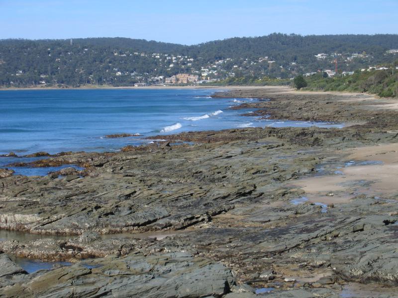 Lorne - Coast at northern end of Lorne: View south-west along coast, Great Ocean Rd north of Hazel St