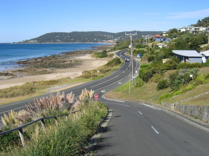 Lorne - Coast at northern end of Lorne: View south-west along Hazel St towards Great Ocean Rd