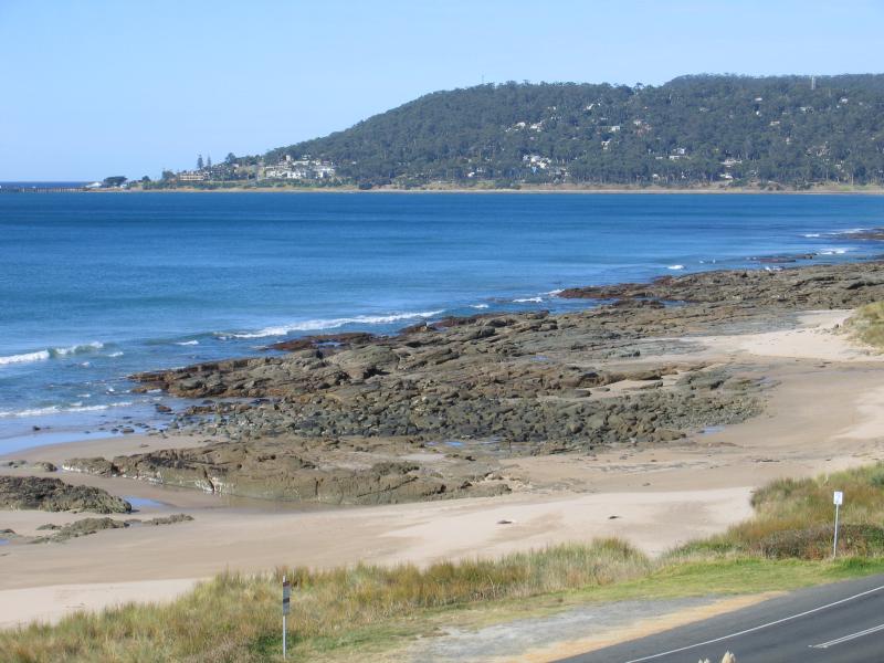 Lorne - Coast at northern end of Lorne: View south to Point Grey from Hazel St near Great Ocean Rd