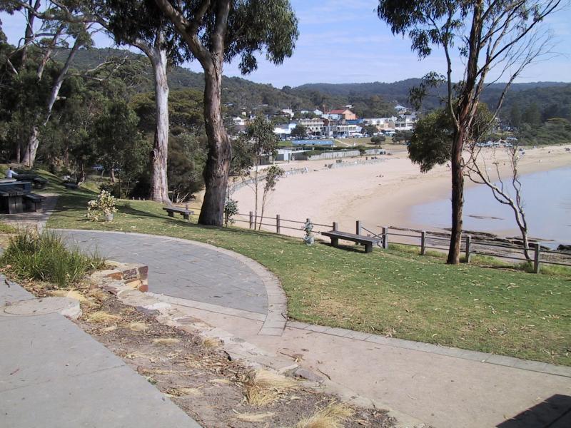 Lorne - Coastal views at southern end of main beach: View north along coast from foreshore reserve near Beal St