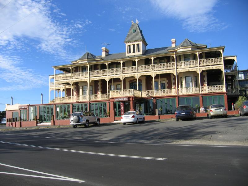 Lorne - Point Grey and jetty: Grand Pacific Hotel, Great Ocean Rd