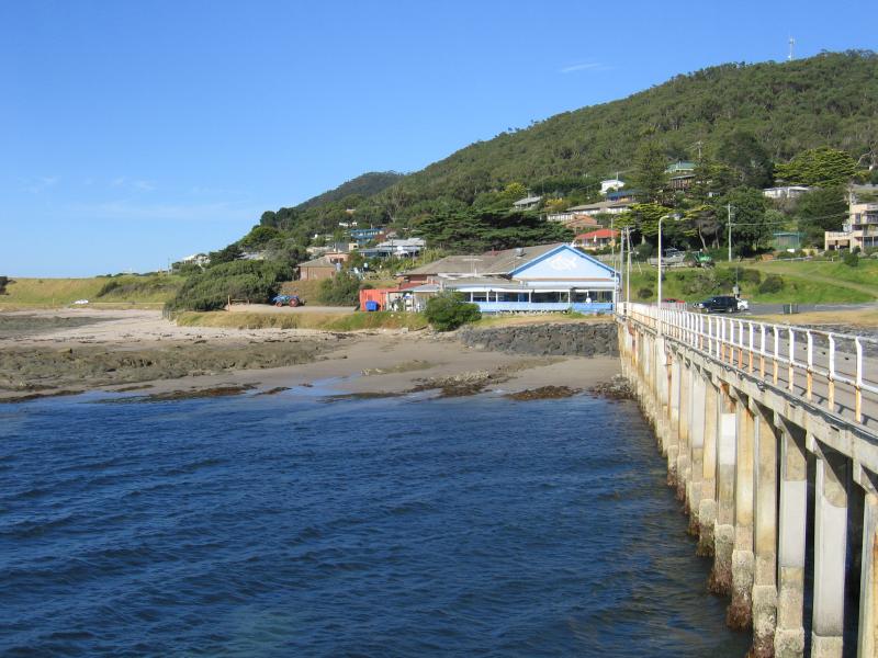 Lorne - Point Grey and jetty: View along jetty back to coast