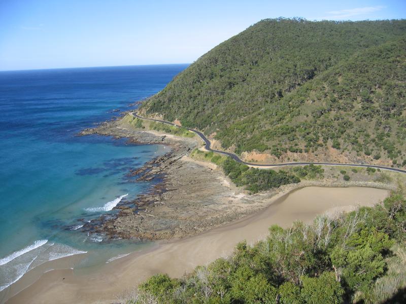 Lorne - Teddys Lookout: View south along coast towards St George River from upper lookout