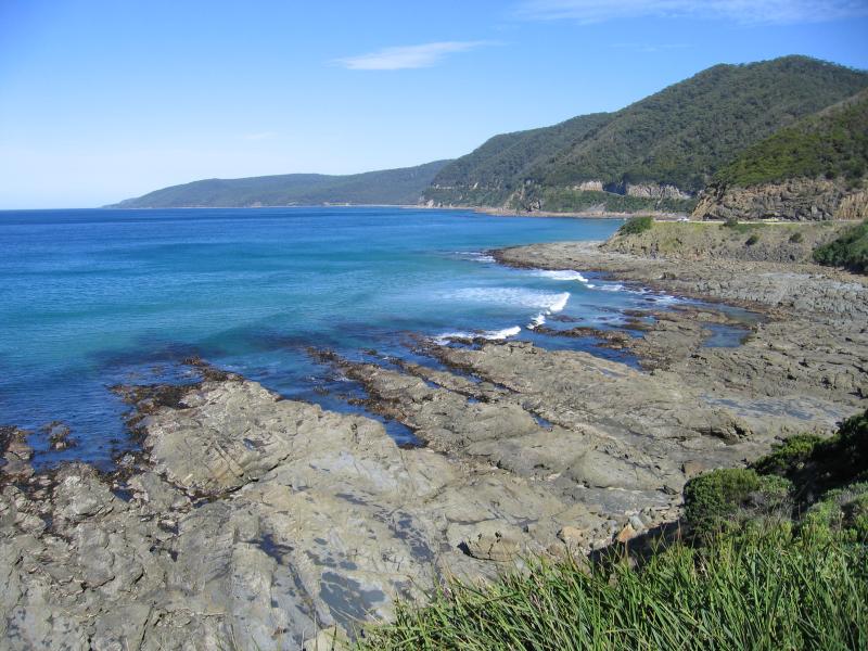 Lorne - Great Ocean Road at various spots between Lorne and Mt Defiance: View south-west along coast